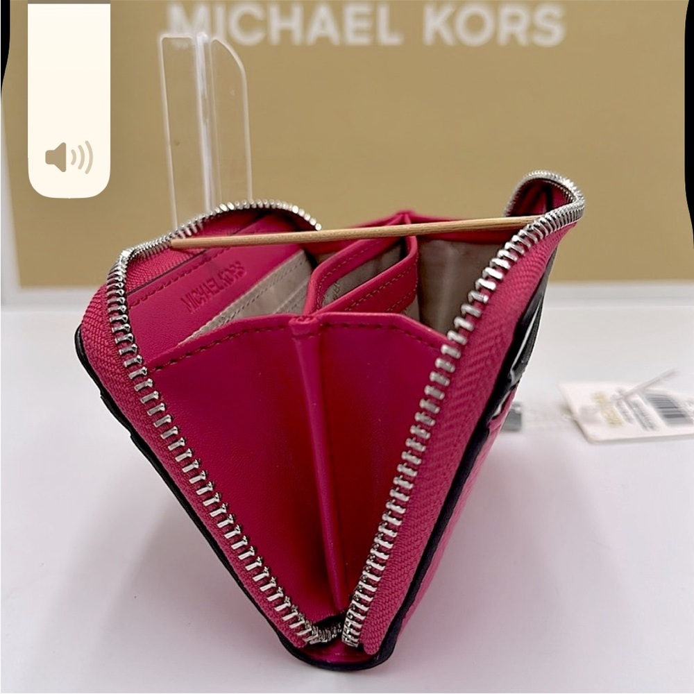 Michael Kors Jet Set Travel Medium Color-Block Wallet
DRAGONFRUIT MULTI
NWT - Picture 11 of 12